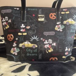 Dooney & Bourke 