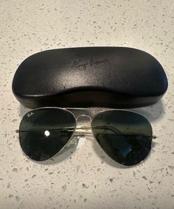 RAY  BAN  AVIATOR SUNGLASSES.