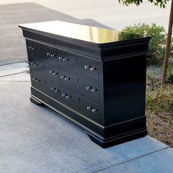 Dresser*8 Drawers*FREE LOCAL DELIVERY 