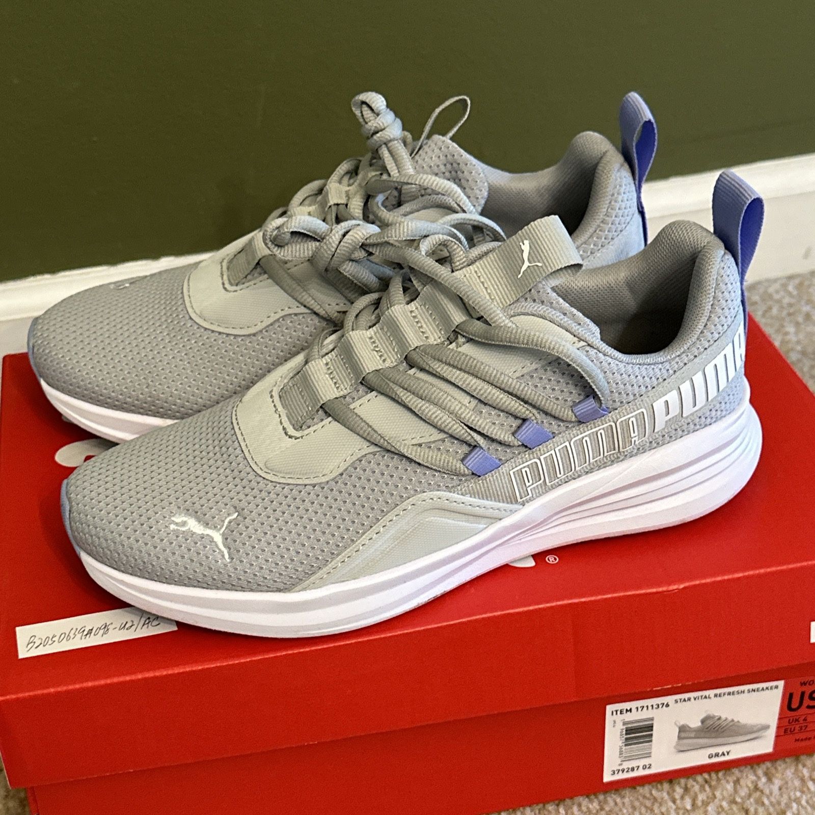 PUMA Women Star Vital Refresh Sneakers - GRAY Purple SIZE 6.5 MEMORY FOAM - USED