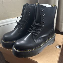 Brand New - Dr. Martens Size 7 - Platform 8 Eye W/zipper