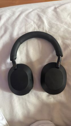 Sony XM5 Headphones in Black