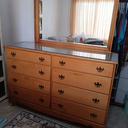 Beautiful dresser In Nice Dresser In Drawers In Wood Dresser In Vanity Dresser In Gorgeous Dresser In Dresser With Mirror In Great Condition 