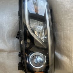 2016-18 KIA SEDONA Left Headlight Halogen 