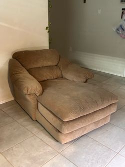 BENCHCRAFT® casual living Chaise lounge chair