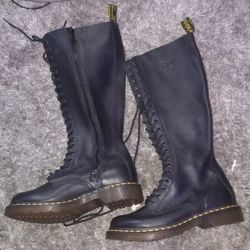 Doc Martin 20 Hole Women's Soft Leather Boots Size 9L 