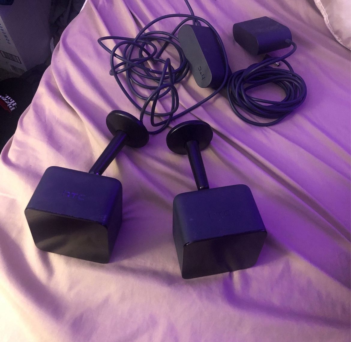 1.0 HTC Vive Basestations with mounts and cords