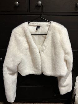 size XL- White Faux Fur Cropped Bolero Jacket