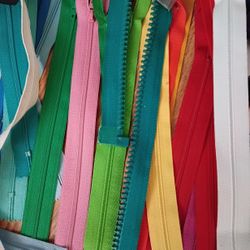 100 Zippers 