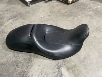 Harley touring 2022 stock seat