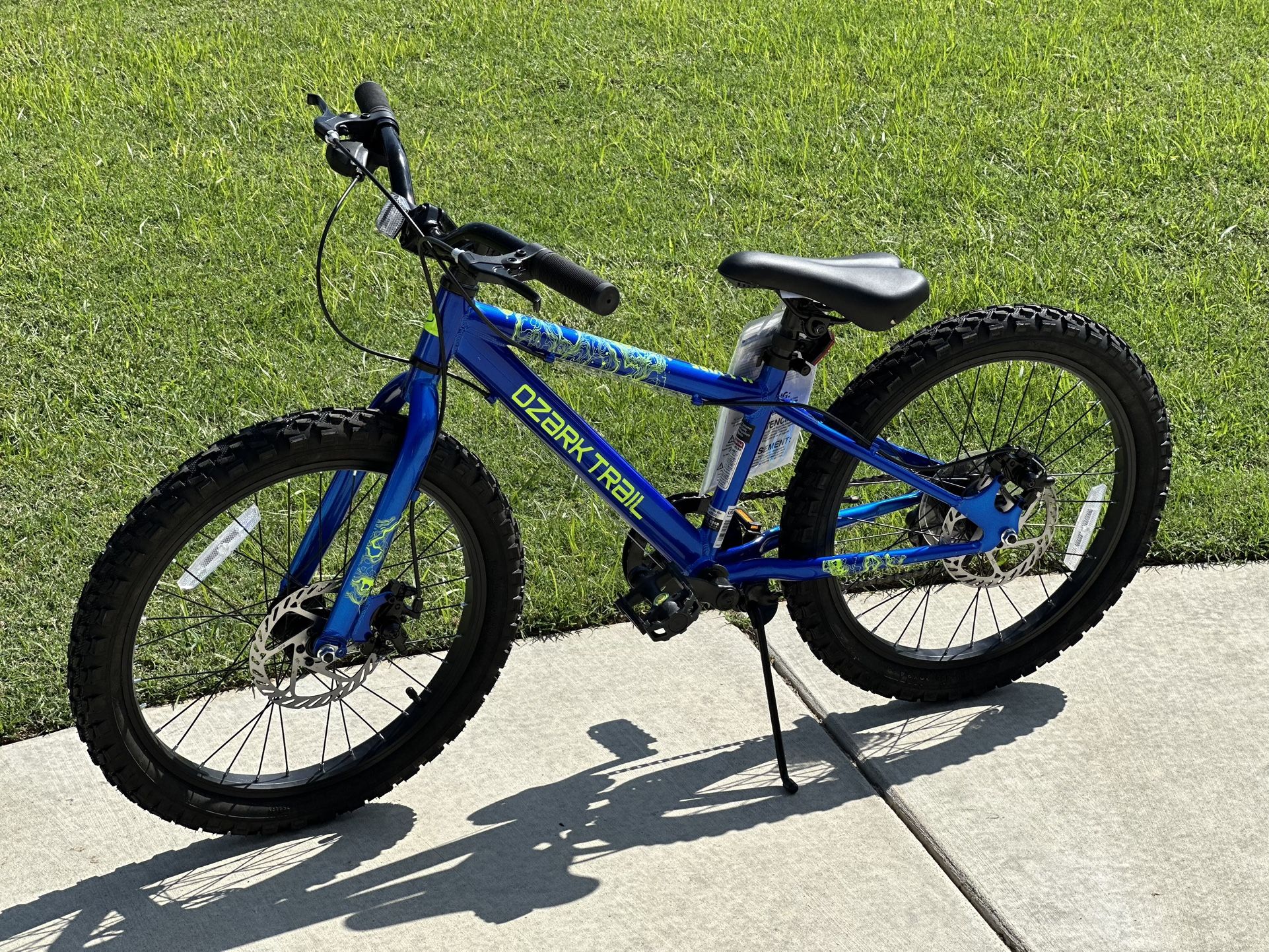 20" Ozark Trail Vibe Mountain Bicycle, 7 Speed, Fits Riders 3'11"-4'4", Blue