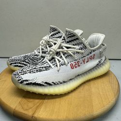 adidas YEEZY BOOST 350 V2 CP9654 ZEBRA  size 10.5 (R£P$)   Good condition  Missing insoles  No box  Fast shipping  Feel free to ask any questions 