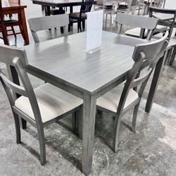 Comedor De Madera Nuevo En Su Caja Incluye 1 Mesa 36 X 48 Y 4 Sillas 