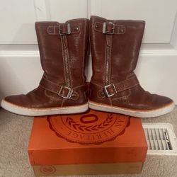 UGG