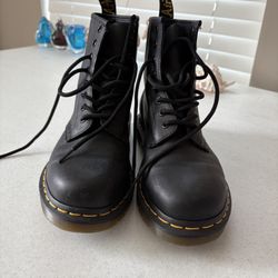Dr. Doc Martens Black Boots