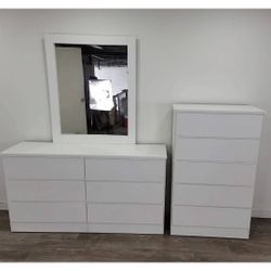 Dresser With Mirror And Chest 
