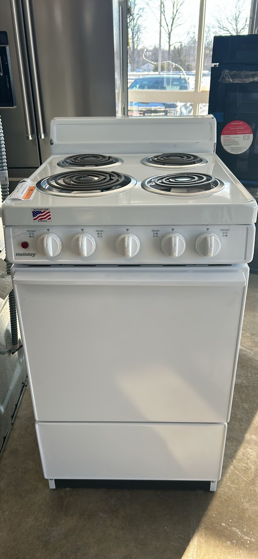 Scratch And Dent New 20 Inch. Coil Top Electric Range