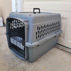 Portable Dog Carrier.   Pet Traditional  Kennel, 28", for Dogs 20-30 Lbs, Size 28"L x 20.5"W x 21.5"H.