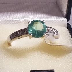 Costume Jewelry Dinner Ring With Green Stone - Size 10