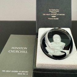 Baccarat Crystal Franklin Mint Paperweight the great Leader of history Cameo Winston Churchill  In great condition  Comes in box with certificate of a