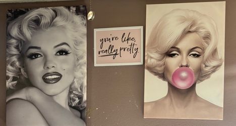 2 huge Marilyn Monroe wall pics