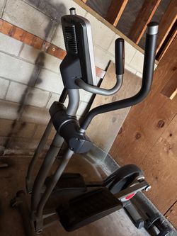 Free: Elliptical Cross Trainer Machine