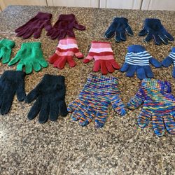 7 Pairs Of Knitted Gloves