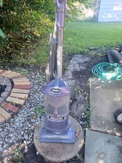 Shark Rotator liftaway upright bagless vacuum cleaner. In very good working condition.  No issues. Pick up in Niles, IL 60714 shipping is available.  