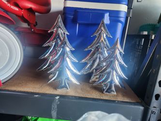 4 metal christmas tree figurines: Christmas Decor