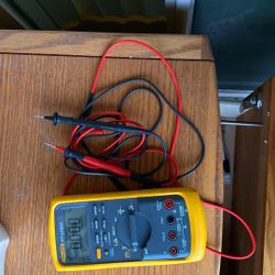 Fluke multimeter in very good condition, like new.