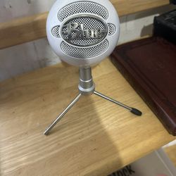 Blue Microphones Snowball USB Microphone 