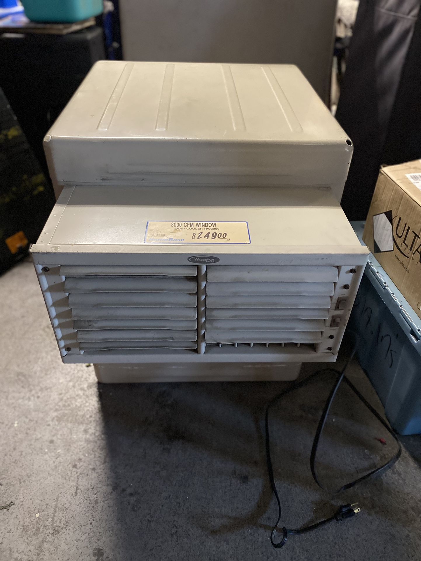 3009 CFM Window Evap Cooler Great Got Garage, Shop Etc