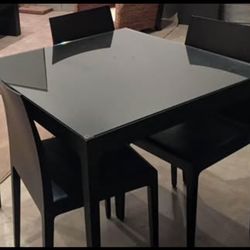 Design Within Reach (DWR) Anna Breakfast/game/dining Table