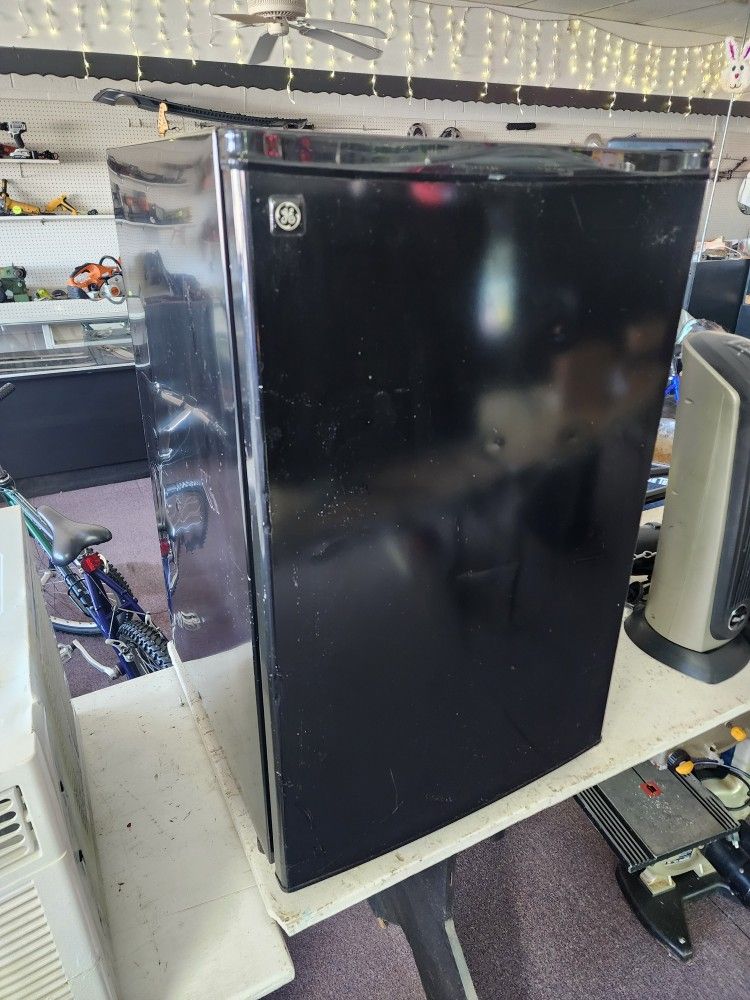 GE Mini Fridge XL with Freezer 4.3 Cu.ft., Adjustable Shelves, Food Drawer