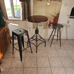 Bar / Breakfast Table + 2 Barstools 
