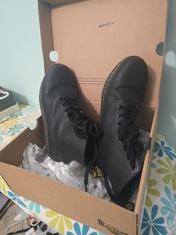 Black Dr Martens 