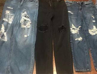 Ripped jeans size Xs or 2 pickup In Southwest Bakersfield