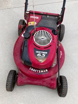 Big powerful craftsman lawnmower runs and cuts perfect NOT self propelled
