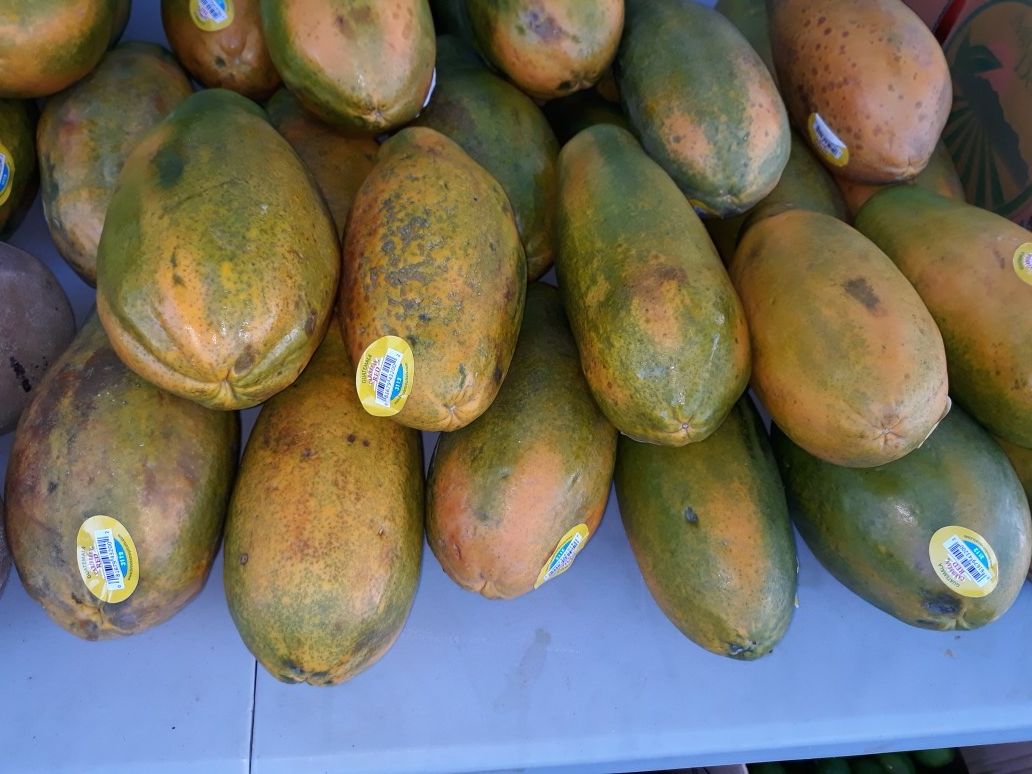 Papayas dulces, $2 cada una