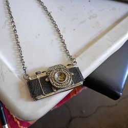 Rhinestone Camera Pendant And Chain