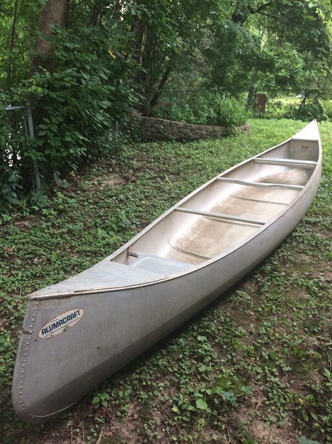 18’ Alumacraft Canoe