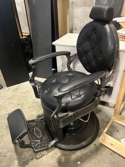 Black Vintage-Style Barber Chair