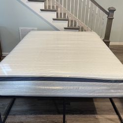 Helix "Midnight" Queen Mattress - Like New Condition