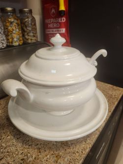 Large size white soup tereen