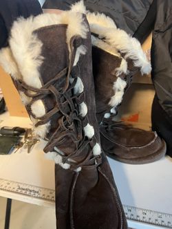 BearPaw Size 8 Boots