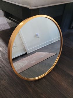 Round mirror