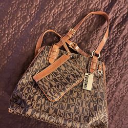 VINTAGE BONIA SINGNATURE LEATHER HANDBAG
