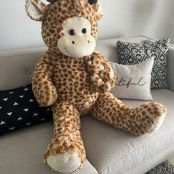 Large Giraffe 50in Tall — $25 EXCELLENT CONDITION 
