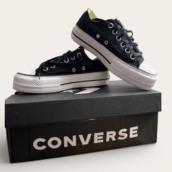 Chuck Taylor All Star Low-Top Platform Sneaker 