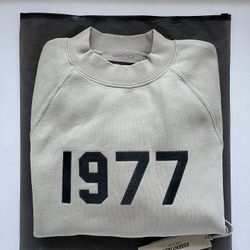 Fear of God Essentials 1977 Crewneck Sweatshirt Wheat Tan - Size XX-Small - NEW